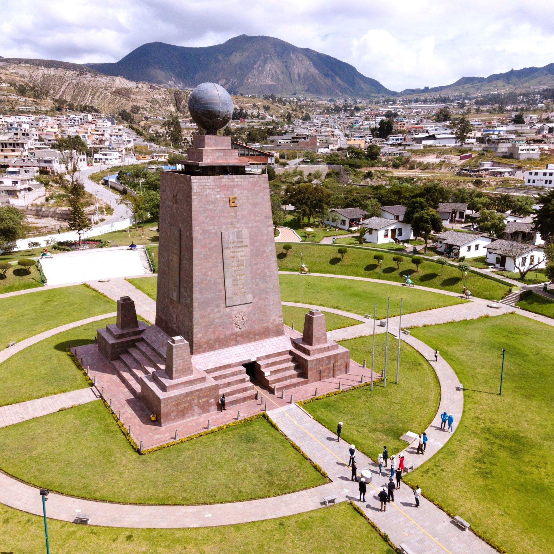Ecuador Esencia Andina | Volcanes, Naturaleza y Cultura Ancestral